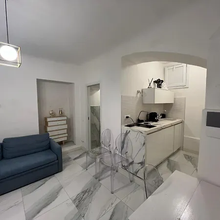 Centrale 5 Terre White House * La Spezia